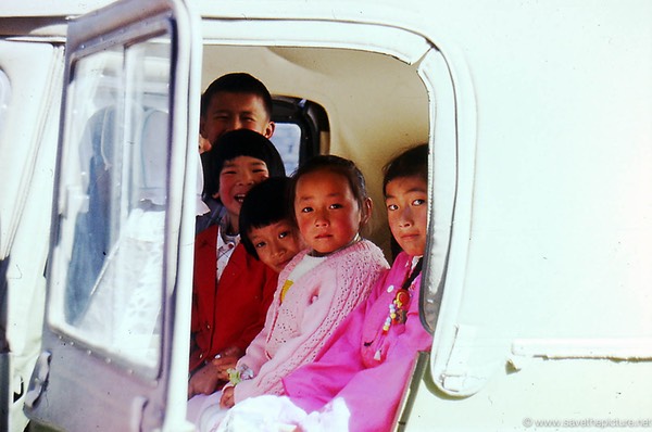 Lijiang Naxi traveling children