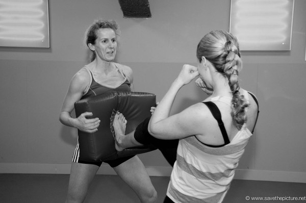 2themax self-defense, WomaX frontkick