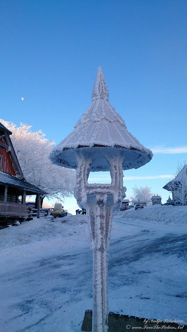 Beskid_Mountains_Frost_on_the_wooden_lamp, Czech Republic