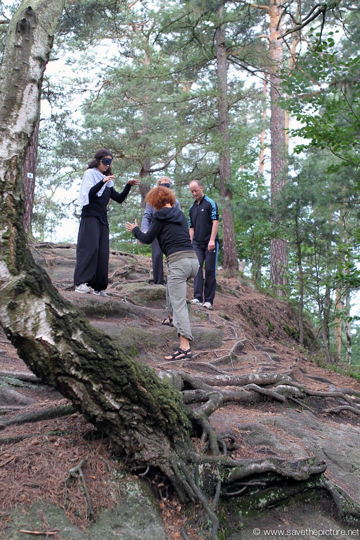 Blindfold early morning training, descend from the meditation to boost the natural sensei