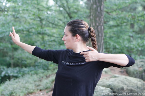 Forough Fay, Hachidankin, shooting the heavy bow