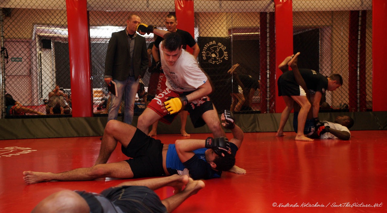 MMA ground control 6