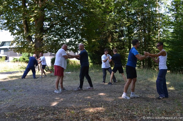 Taikiken sticking hands sparring game